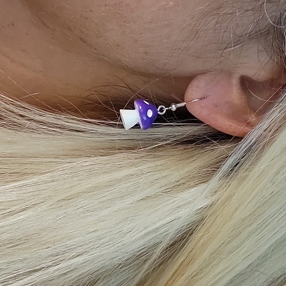 MINI MUSHROOM EARRINGS - Picture 3 of 7